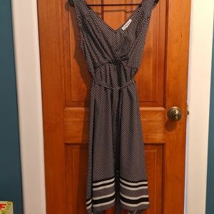 Sleeveless maternity polka dot dress